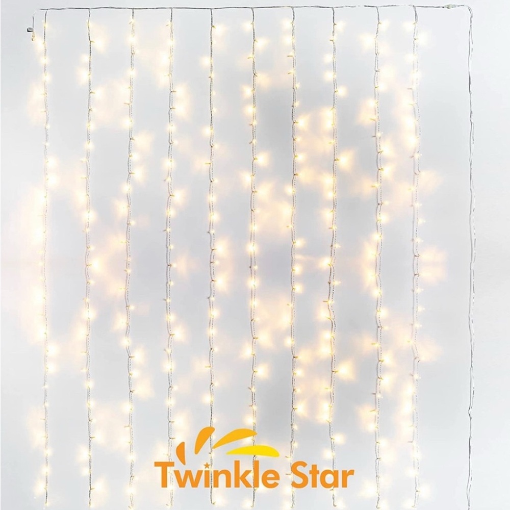 NWT Twinkle Star 300 LED Window Curtain String Light